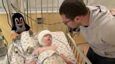 První fotografie po operaci: Vážně nemocný Martínek má zákrok za sebou