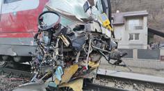Nehoda na Slovensku: Autobus vezl cestující, smetl ho a zdemoloval vlak