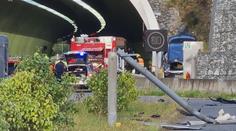 D5 je po tragické nehodě u Plzně opět průjezdná. Tělo řidiče leželo daleko od vraku
