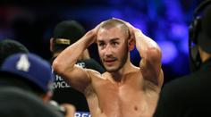 Z ringu přímo na sál: Boxer po drsném zápase bojuje o život