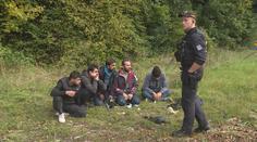 Tresty pro pašeráky migrantů se mají zpřísnit. Mnohdy dostanou jen podmínku