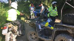 Akční policejní offroad: Na kroskách a čtyřkolkách naháněli hříšníky v lesích