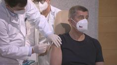 Česko začalo očkovat proti covidu-19. První vakcínu dostal premiér Babiš