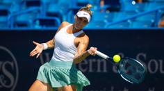 Vondroušová na Šwiatekovou nestačila. Bouzková skrečovala souboj s Muchovou