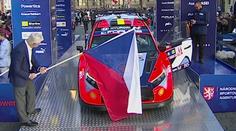 Začala Středoevropská rally. Závodníci startovali od Pražského hradu