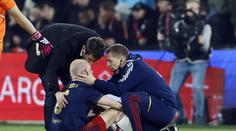 Skandální chování fanouška Feyenoordu. Způsobil hráči krvavé zranění na hlavě