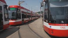 V Brně vyjel konvoj čtyřiceti tramvají. Můžou překonat český rekord
