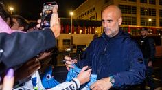 Guardiola v Bratislavě bavil: Srandičky na tiskovce a laškování s fanouškem