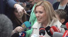 Ve volebních štábech je rušno. Nerudová se vyspala, Hilšer řešil stromeček