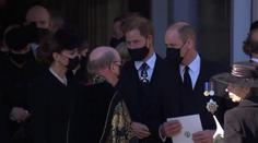 Usmíření na pohřbu: William a Harry si popovídali, dohlédla na ně Kate