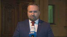 Politici si od ledna polepší o desítky tisíc korun. Jurečka jim rozmrazil platy