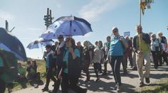 Do Krušných hor přijely tisíce turistů. Čekal je pochod z Božího daru