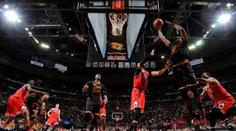 LeBron řádil, odneslo to Chicago. Clippers mají skalp favorita