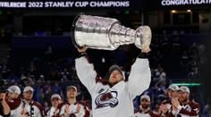 Vychytal Stanley Cup, ale musí z kola ven. Francouzův rival hledá nový tým