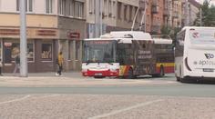 Hradec Králové přechází na prázdninový jízdní řád. Má nedostatek řidičů