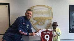 Arsenal má mladíka se zajímavým jménem. Gunners posílil Leo Messo