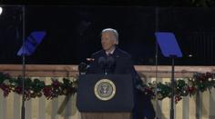 Biden prožívá poslední dny v úřadu. Naposledy rozsvítil vánoční stromeček