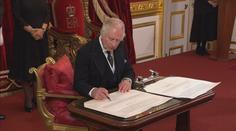 Šachy s tituly. Mění se Williamovi i jeho dětem. Camilla bude královna