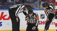 Pozoruhodný moment v NHL: Proč neplatil gól pindíkem rozhodčího?