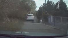 Zběsilá honička s audinou: Protisměr i lávka pro pěší. Policie hledá poškozené