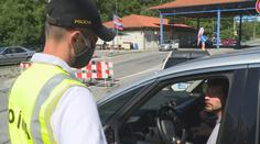 Slovensko zavřelo hranice, naštvaní Češi zátarasy odsunuli a projeli!