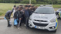 Nelegálních uprchlíků v Česku přibývá. Policie zadržela na Hodonínsku 24 Syřanů