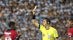 Fotbalistům došla se sudím trpělivost a vymysleli nový protest!