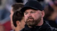 Nadávky sudímu a nakopnutá láhev. Rooney schytal mastnou pokutu
