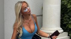 Sexy partnerka hvězdy Chelsea provokuje. Vystavila prsa a fanoušci z ní šílí