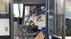 Na Benešovsku se srazil autobus s vlakem. Deset zraněných, jeden těžce