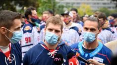Slovenští hokejisté protestovali před Úřadem vlády! Vadí jim nová opatření