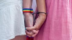 Doma si ani nedovolí vzít se za ruce. Prague Pride nabídl bezpečné místo pro všechny