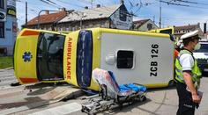 Řidiči přehlíží sanitky s majákem, jen za měsíc se staly čtyři nehody