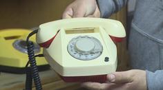 Nekonečné čekání i speciální tarif, tak vypadalo telefonování před 30 lety