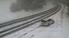 Sníh zkomplikoval dopravu, hlavní tah do Polska se zastavil! FOTO a VIDEO
