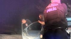 Čtyři dívky v autě ujížděly policii. Zastavilo je až 32 výstřelů!