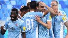 Slovan s Čechy v sestavě nečekaně prohrál, ale přesto postupuje