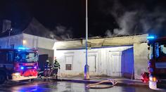 V pražských Hlubočepích hořela střecha, zasahovaly čtyři jednotky hasičů