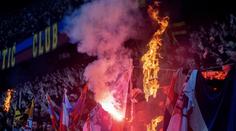 Další ostuda ultras Sparty. Pózovali v bílých kuklách, část z nich hajlovala