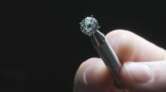 Britové budou vyrábět diamanty ve vesmíru. Brzy do kosmu vypustí první komoru