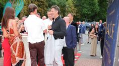 Sportovní hvězdy ve Varech: vysmátý Jágr, elegán Procházka, Limberského žena poodhalila vnady