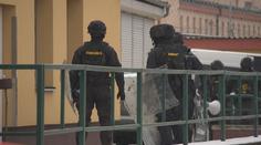 Policie zasahovala v příbramské věznici. Podezřelí tam měli pašovat drogy