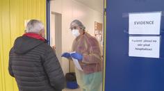 Epidemie v Česku slábne, na podzim by ale mohla přijít další vlna