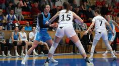 Východočeské basketbalové derby ovládly hráčky Hradce Králové