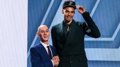 Wembanyama není tak vysoký, přiznali Spurs o obří jedničce draftu