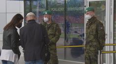 Armáda poprvé povolala aktivní zálohy. V očkovacím centru chybí lidi
