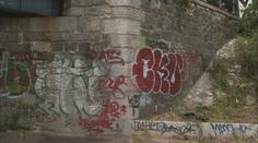 Praha zápasí s graffiti. Majitelé domů mohou žádat o dotaci na jejich odstranění