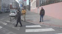 Nevidomé stále ohrožují záludné přechody. V Praze jich odhalili desítky