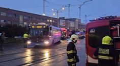 Hrozivá nehoda u pražského nádraží. Autobus ženě amputoval obě nohy