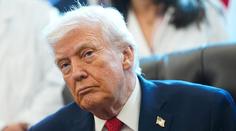 Íránské vedení je zničeno, oznámil Trump. Tamní vojáci prý dezertují